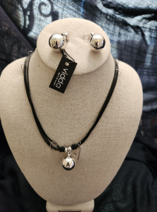 Glitz and Glamour Vidda Necklace and Earrings