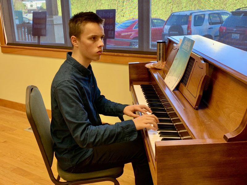 Enrichment Scholarship winner plays piano at Yule Boutique