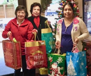 Providing Christmas gifts for residents in care centers