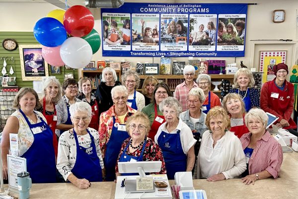 ALB members group photos at cashier counter