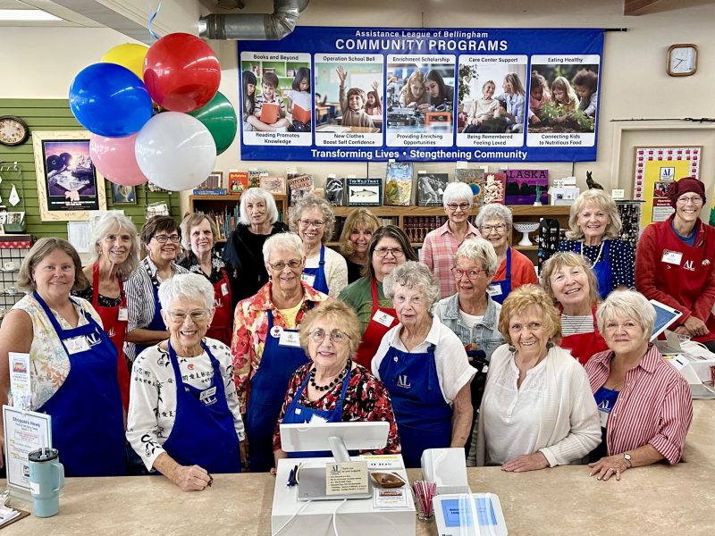 ALB members group photos at cashier counter