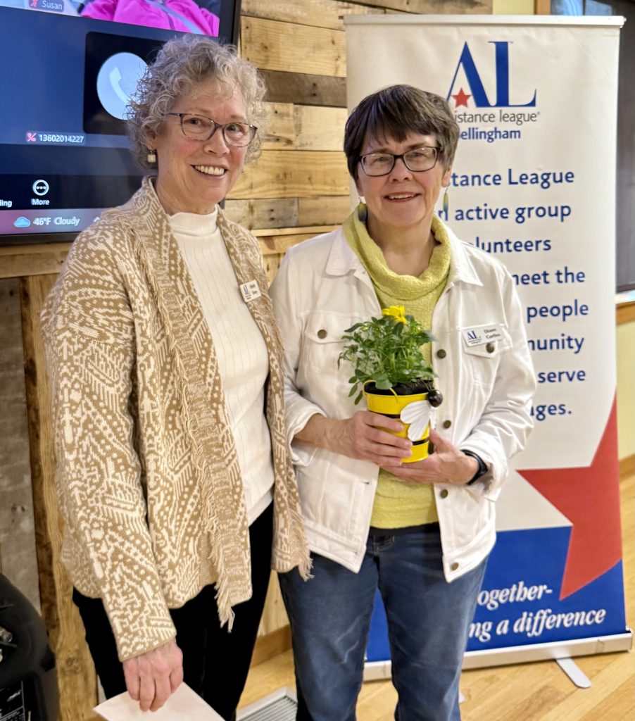 Diane Curtiss Receives Assistance League of Bellingham's Busy Bee Award