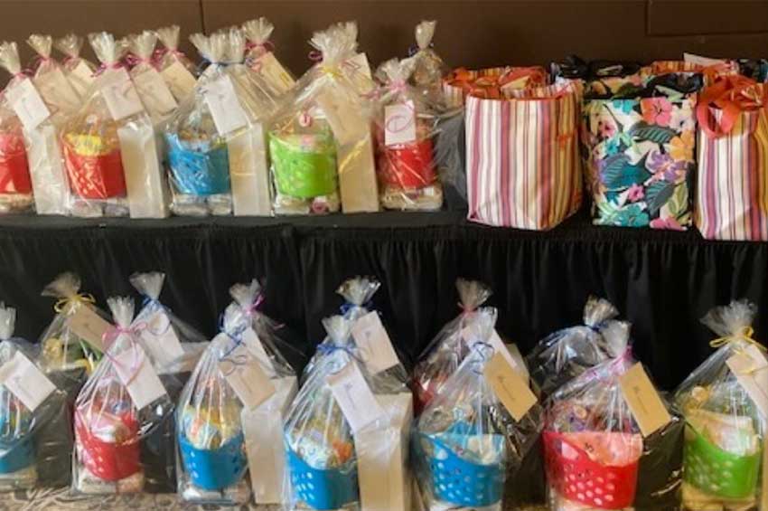 home_photo_3 Gift bags on a shelf