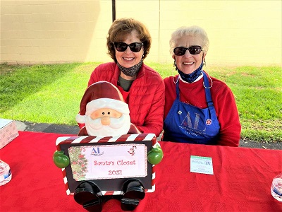 Santa Closet 2022-400