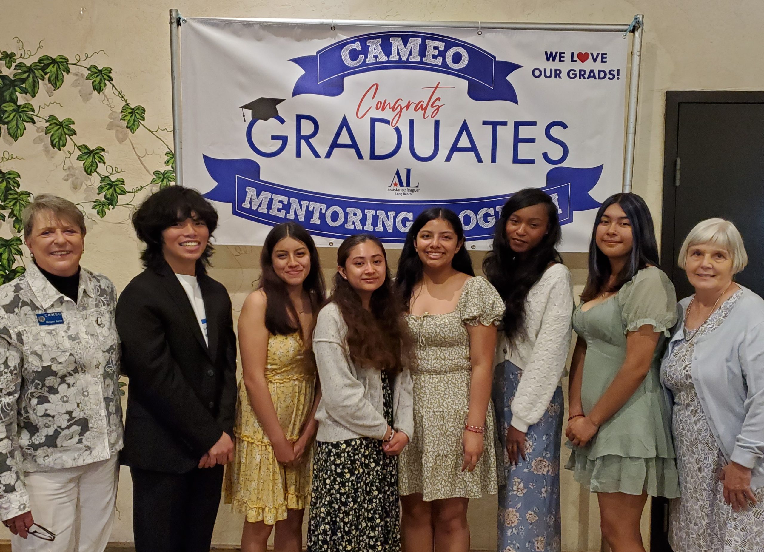 Graduation 2023 Group shot - cropped