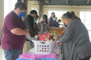People packing food at ALNV Weekend Food for Kids event