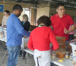 Volunteers for Weekend Food for Kids pack food