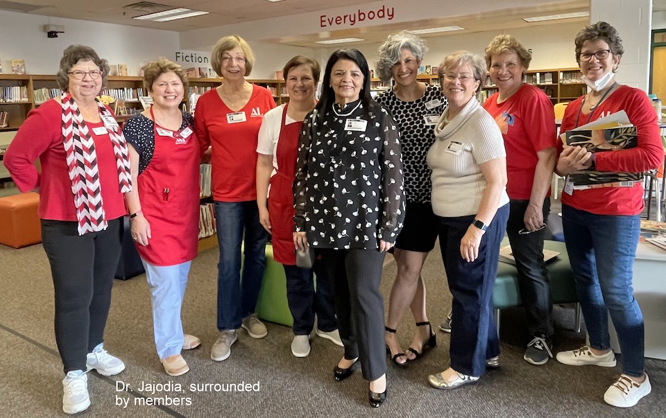 Dr. Jaida surrounded by ALNV volunteers