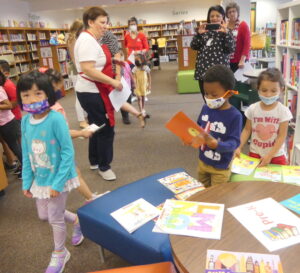 ALNV members with children at the book fair