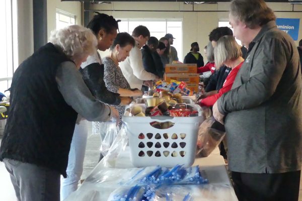 ALNV and Dominion energy volunteers participate in a Weekend Food for Kids packing event