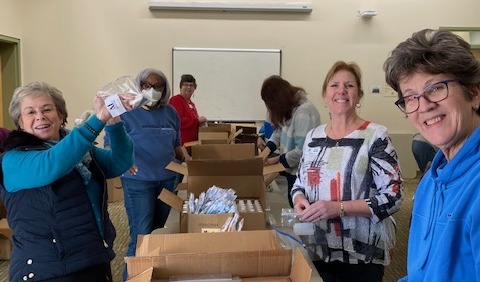 Smiling ALNV members on the packing line